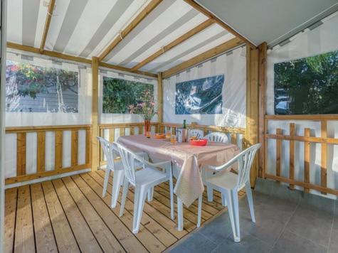 Camping De Brouel Ambon Dış mekan fotoğraf